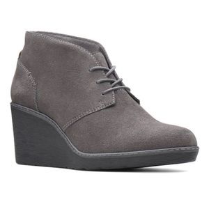 Clarks Hazen Charm Grey Suede Lace-up Fashion Ankle Boots. Size 6.5M